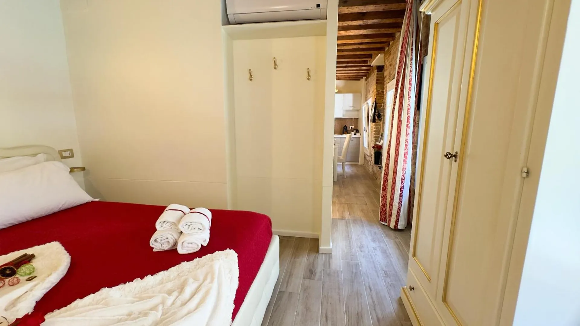 Graceful Venice Barnaba Suite Apartment